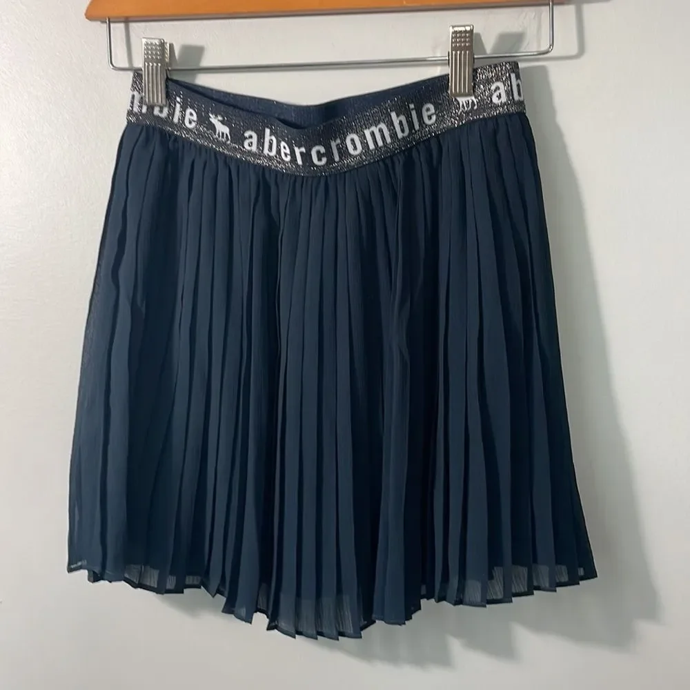 Abercrombie kids girls navy blue accordion skirt in size 11/12. Preppy Chiffon